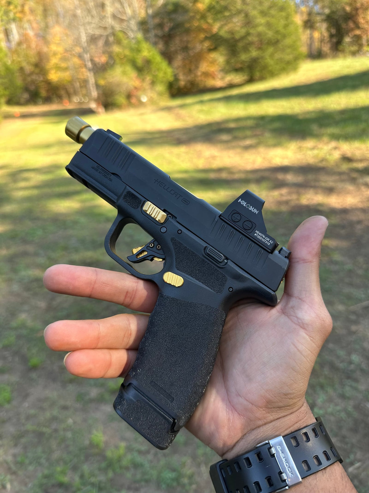 Tony Palacios's Springfield Hellcat Pro with a threaded barrel and Holosun green dot optic